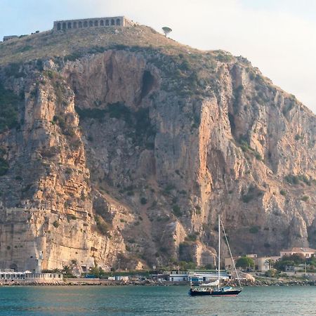 Appartamento Il Giglio Terracina Bagian luar foto